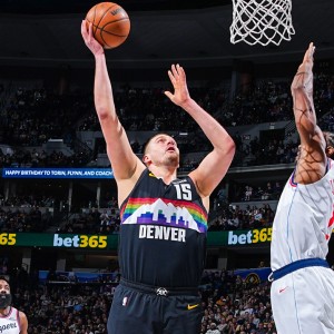 足球-1胜9负，夺冠热门慢慢倒下！作为联盟第一人，或许你被高估了