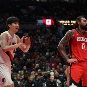 视频直播-拓媒：亚当斯的身体联盟顶级 杨瀚森直面挑战没有丝毫退缩